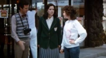 1984 supergirl movie linda lee with jimmy olsen and lisa lane at diner